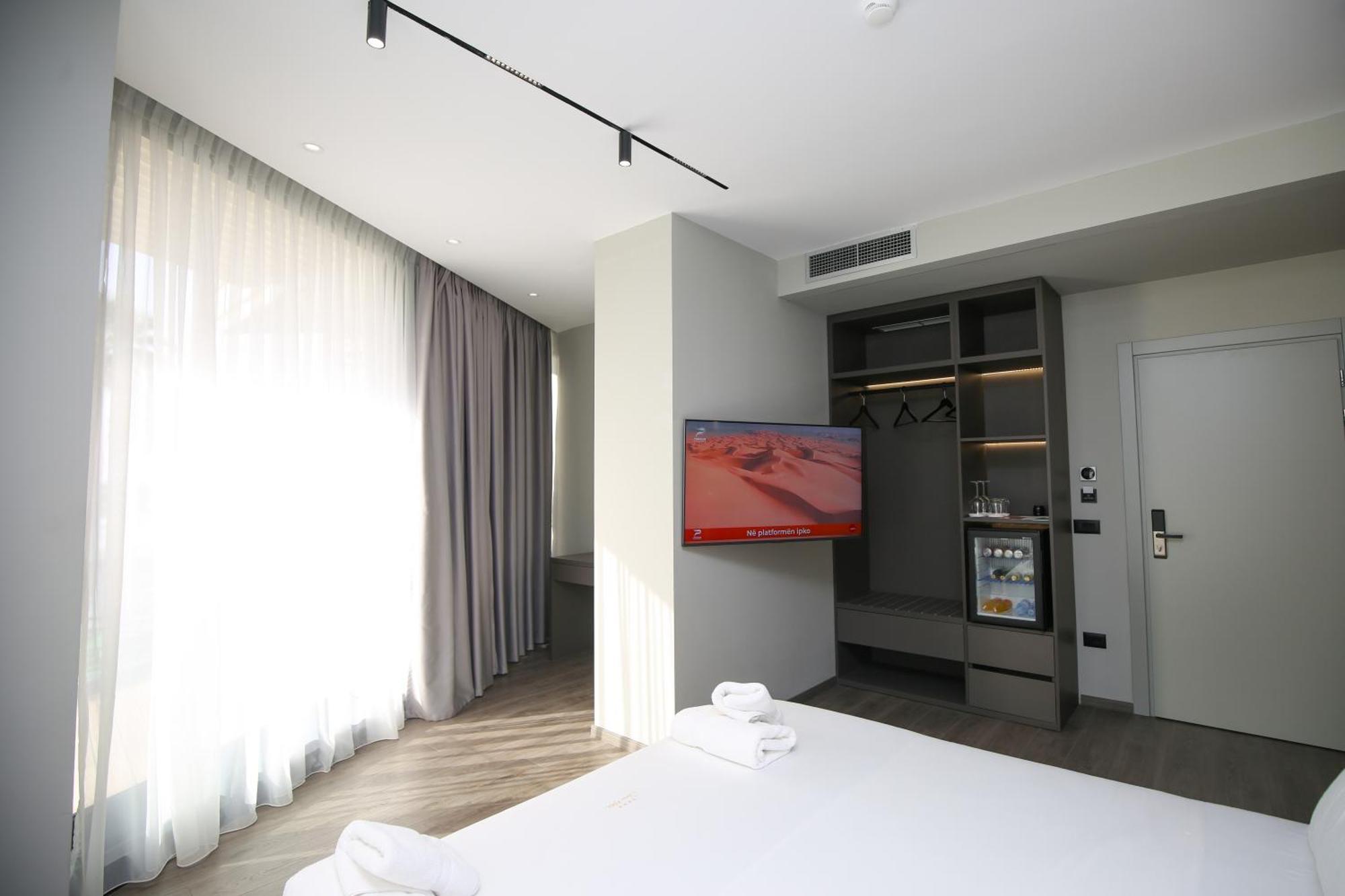 Charm Hotel Vlorë Exterior foto